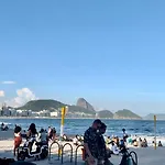 Alugo Quarto Espacoso Com Banheiro Privado Em Apartamento Em Copanema