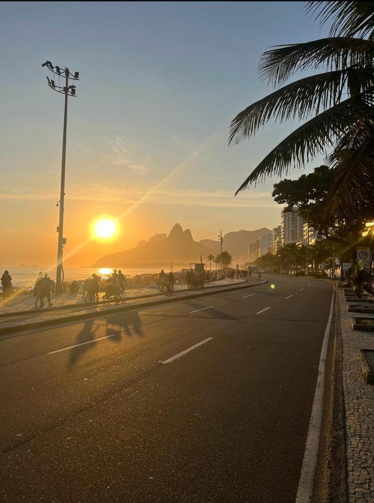Alugo Espacoso Com Banheiro Privado Em Em Copanema *